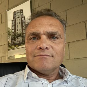 <center>Luciano Plugge Freitas –  Sócio gerente – Cron Engenharia LTDA</center>